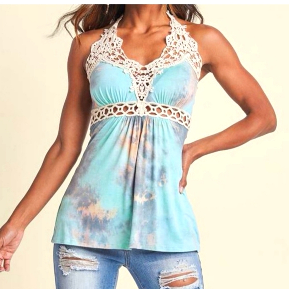 NWT Venus Halter Topp